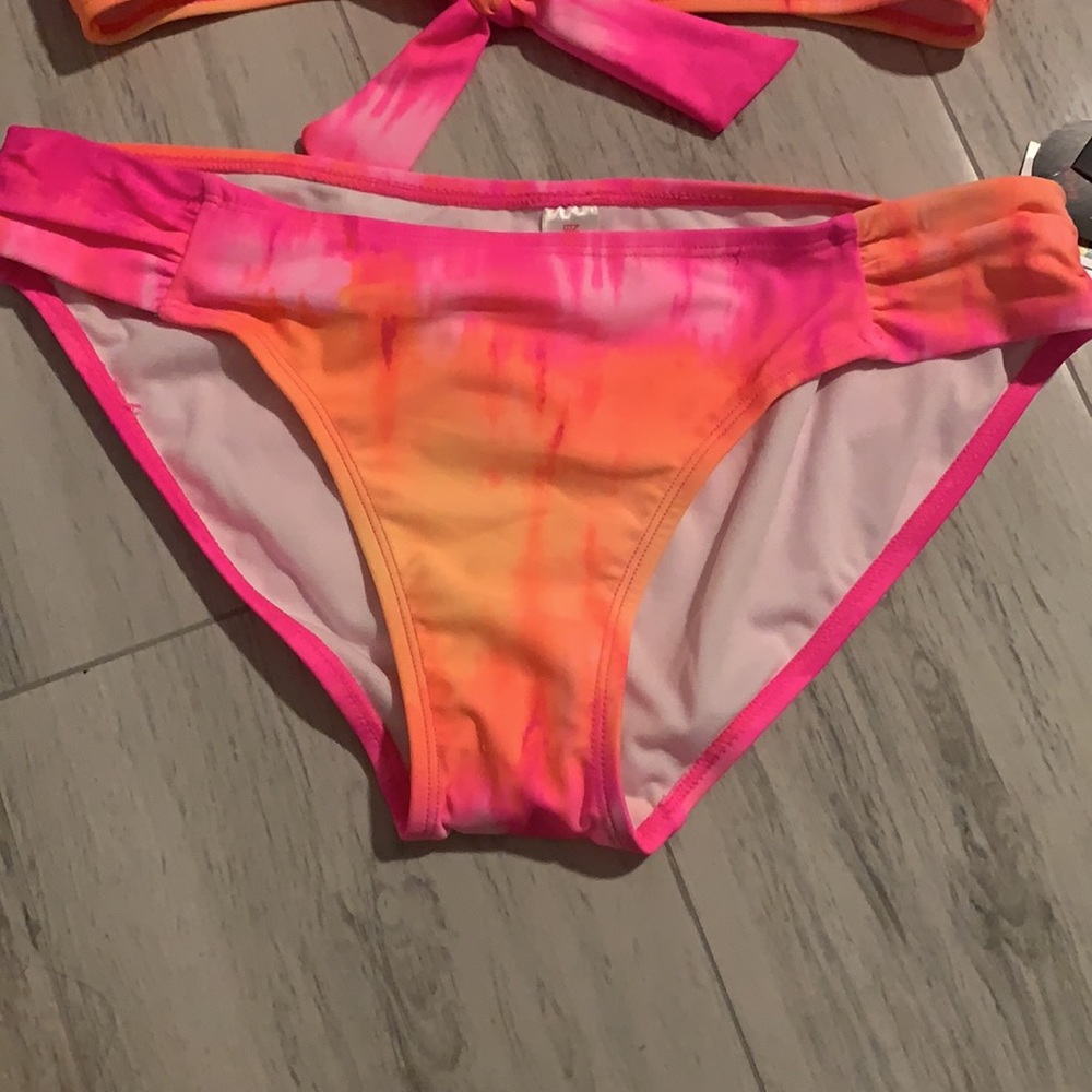 bathing suit - Picture 2 of 4